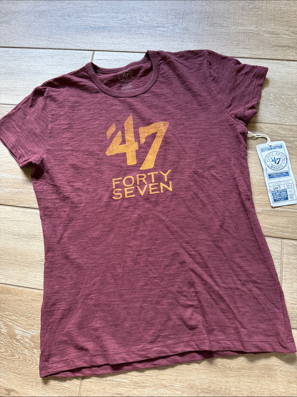 47 Brand Tee LARGE Women’s